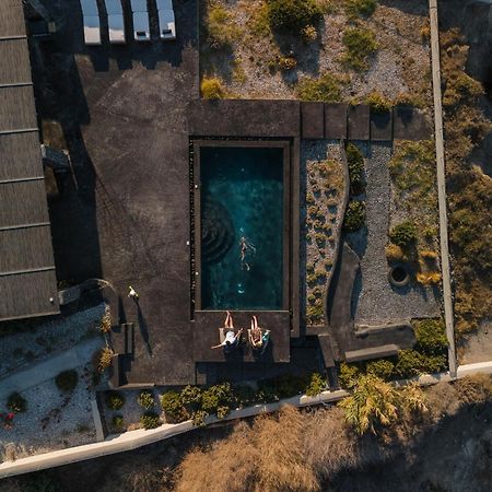 Colombos Beachfront Foinikiá Екстериор снимка
