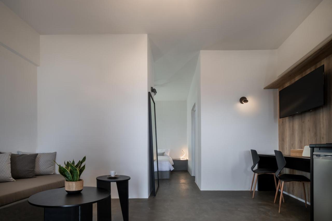 Colombos Beachfront Foinikiá Екстериор снимка