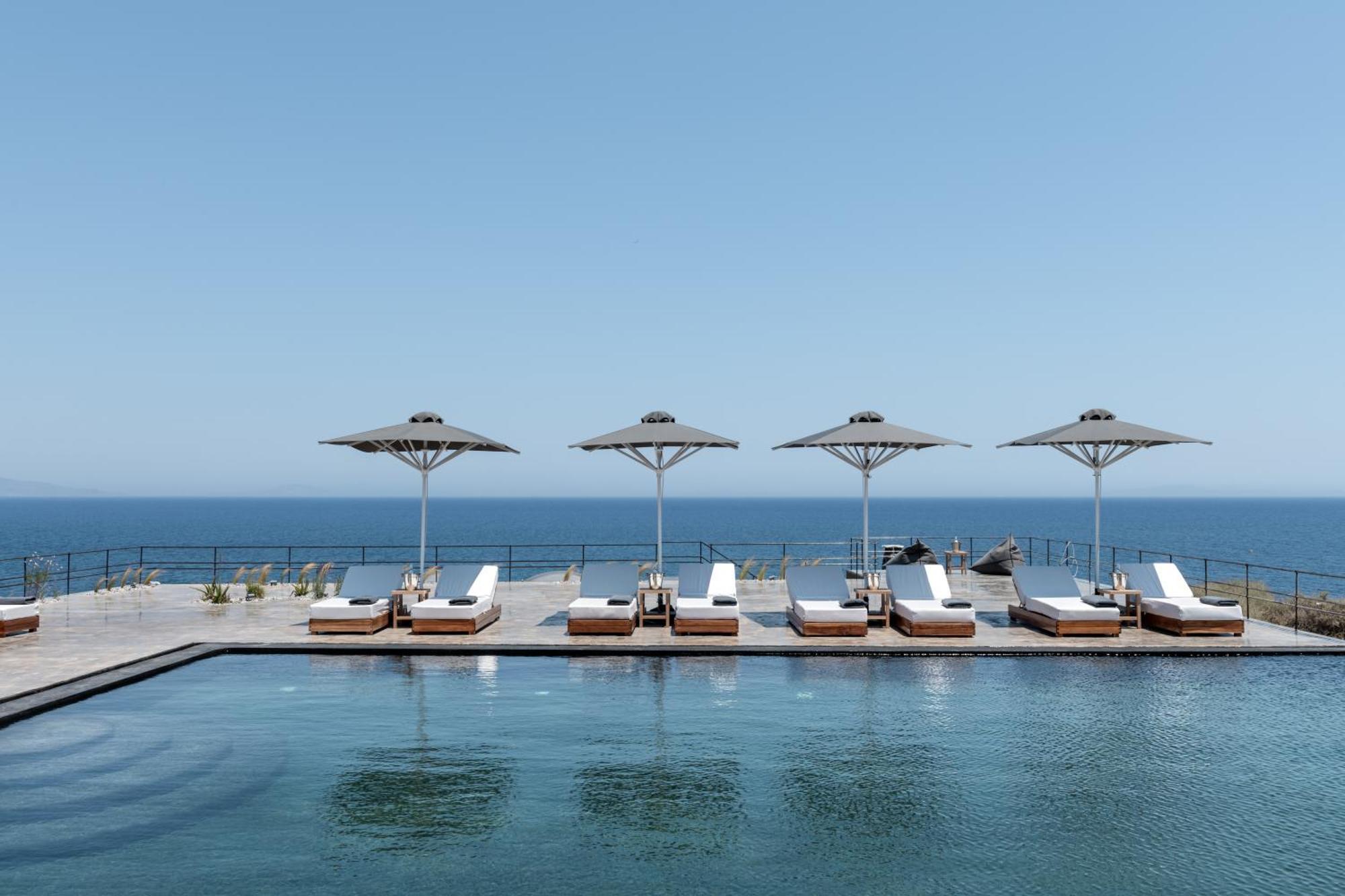 Colombos Beachfront Foinikiá Екстериор снимка
