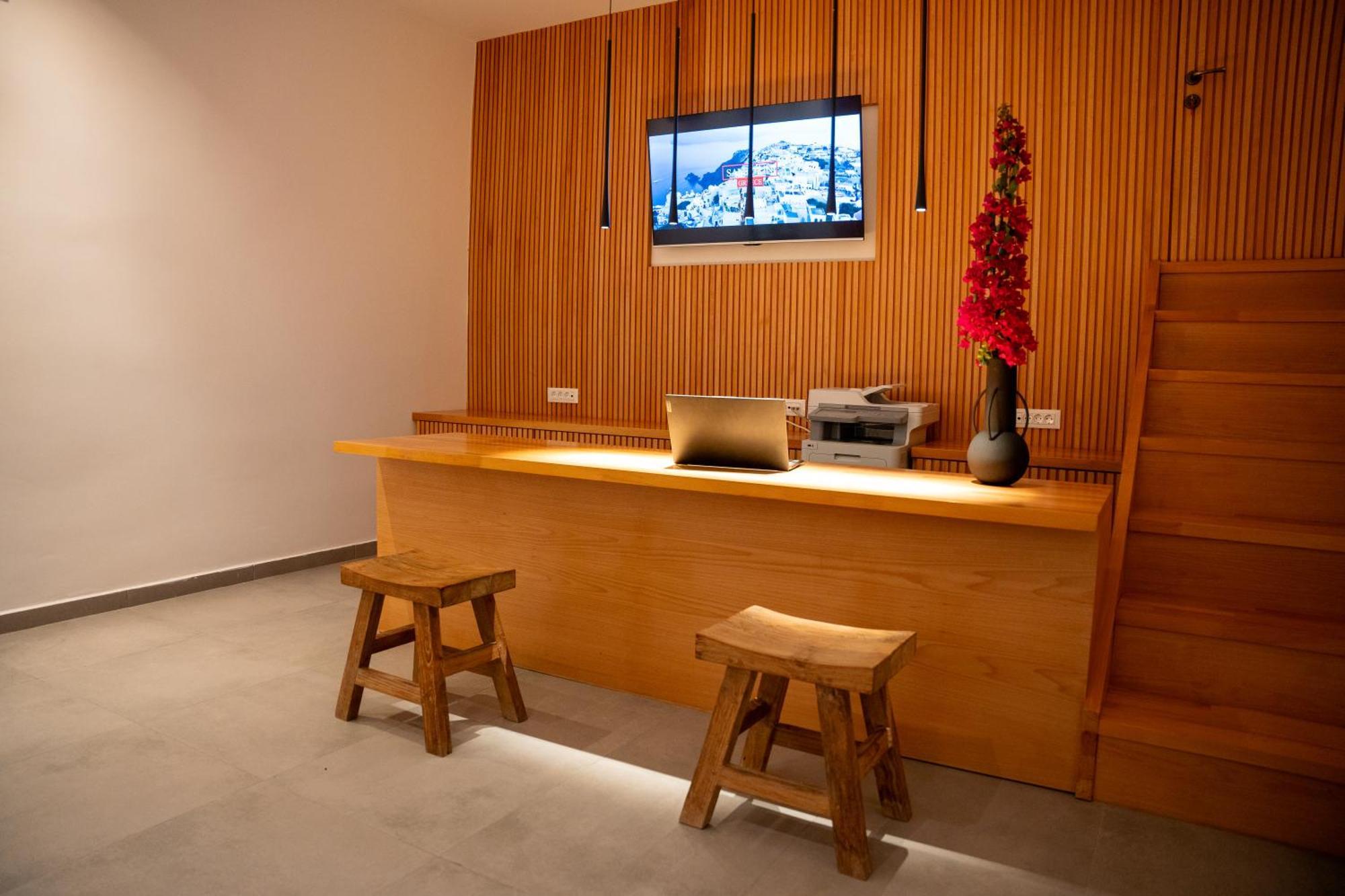 Colombos Beachfront Foinikiá Екстериор снимка